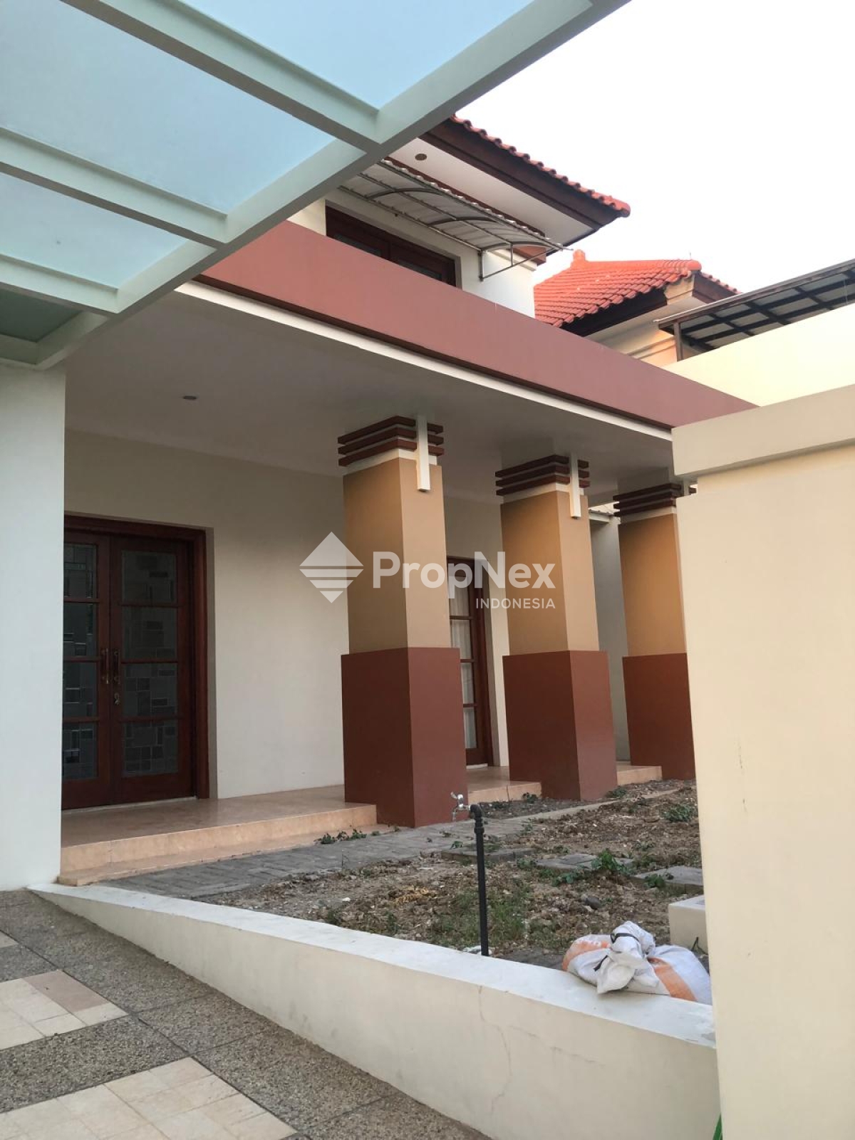 GRAHA FAMILY,  Rumah Semi Furnish Sudah Renovasi